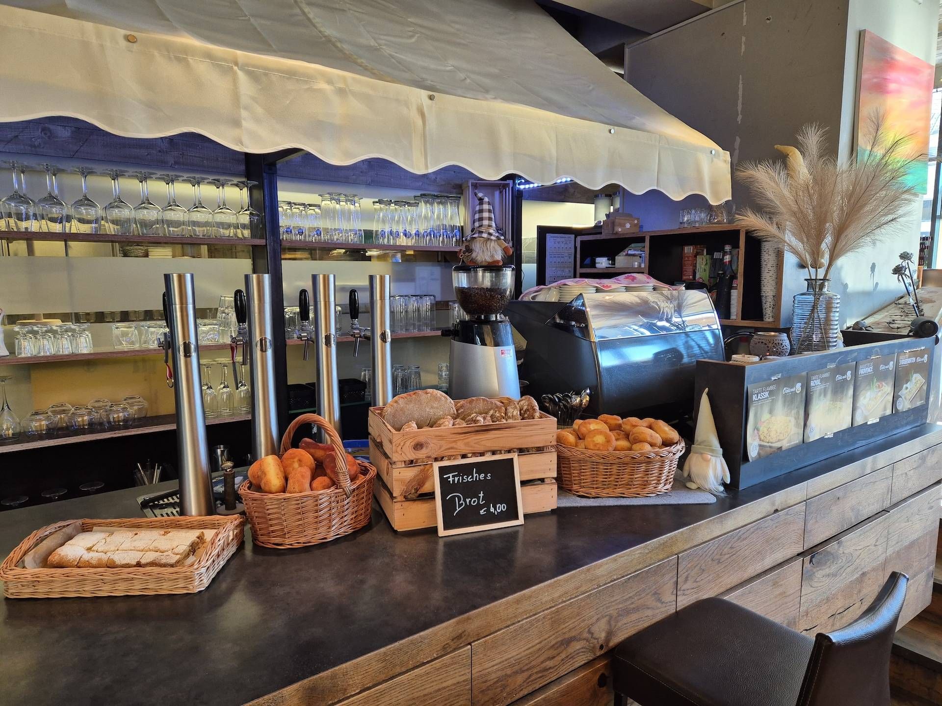 Karo's Ladele + Cafè